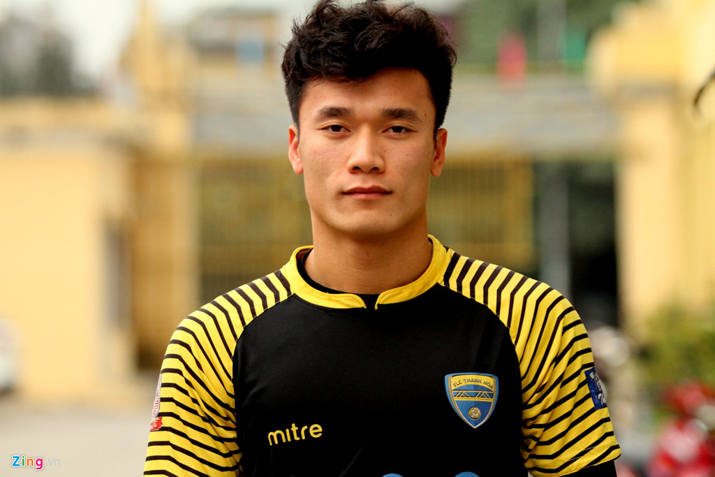 Thủ môn Bùi Tiến Dũng trở lại tập luyện chuẩn bị cho AFC Cup 2018